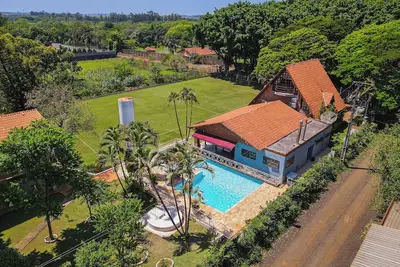 Image de Chalet with lots of green space, close to tourist attractions, 20 people! For Families!