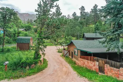 Image de Charming 2-bedroom cabin in gorgeous Cascade with Wifi and hot tub