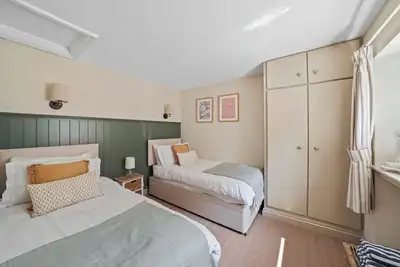 Image de Charming 3-bed with stunning estuary views.