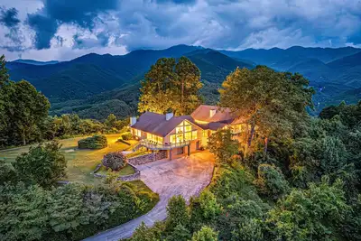 Image de 360° Mountain Views | Movie Theater & Hot Tub