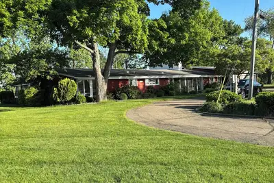 Image de Charming 3-bedroom lake house with WiFi, Ac in Coldwater on Morrison Lake.