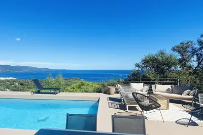 Image de Gaou Bénat : Villa Alta, sur le toit du monde, piscine et vue mer d'exception