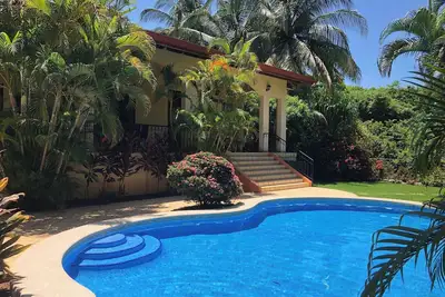Image de Beautiful House, private pool, amazing gardens. Up to 6 guests 3 bedrooms