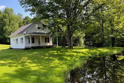 Image de Charming 1-bedroom cottage on a pond in Woodstock with WiFi and Ac