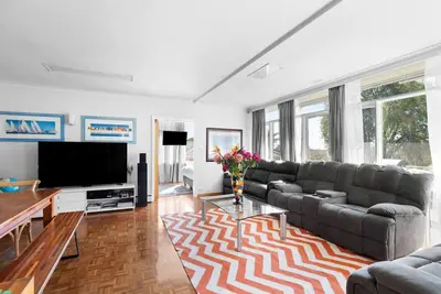 Image de Private quad guest suite w/ free parking