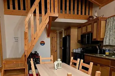 Image de Cozy cabin with WiFi and Ac in peaceful Willis just a few steps from the lake