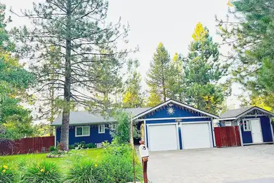 Image de Lovely 3-bedroom home  in Truckee W/hot tub, spacious deck and secured backyard