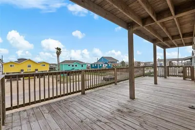 Image de The Neon Palm - 4bed 3bath in Surfside Beach Tx
