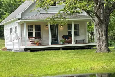 Image de All New 1-bedroom cottage on a private pond in Woodstock with WiFi, Ac