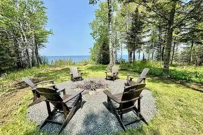 Image de Private Cozy & Spacious Lake Superior Lakefront Cabin: Parking and Firepit