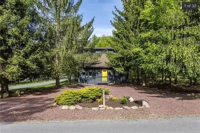 Image de Yellow Door Cabin
