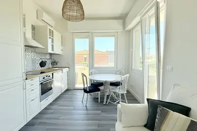 Image de Se169 – Senigallia, Three-Room Apartment Facing the Sea with Air Conditioning