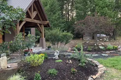 Image de Exquisite and Enchanting Escape On Private Lake In Sagle! 4 bedrooms, WiFi