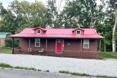 Image de Lakeside Loft-Brand new cabin, water view, close to ramp and large boat parking!