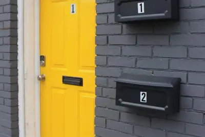 Image de Spacious 1-bedroom apartment with private deck