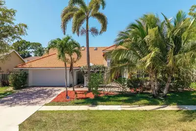 Image de Stylish 4-bedroom private house in Wellington Fl, Come enjoy some poolside fun!