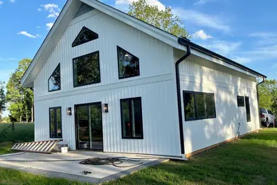 Image de Minutes from Vt! Beautiful new 3 bed, 3. 5 bath home in super quiet location.