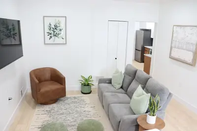 Image de Chic 2br w/Urban Patio + Walk to Nyc Transit