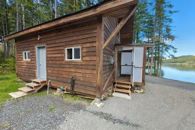 Image de Ocean front 2-bedroom cabin in Whale Pass with strong WiFi