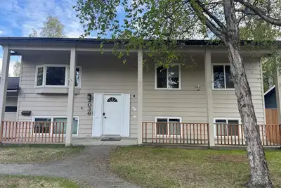 Image de Huge house w/5 Bedrooms with large Deck in Anchorage by Airport!