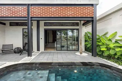 Image de New! Modern Industrial-Luxe Romantic 1br Villa with Pool & Ac Living Near Berawa