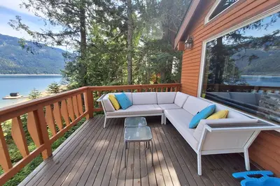 Image de Lakefront Home with private dock, Beautiful setting!