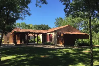 Image de Gîte Les Iris 4-star, tranquilité assurée, lisière Réserve des Huttes de 135 ha.