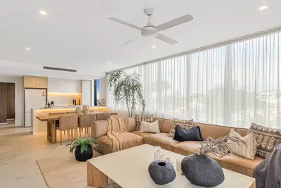 Image de Sol 701 - Coolangatta Kirra Luxury - Linen Provided - Min. 3 Night Stays