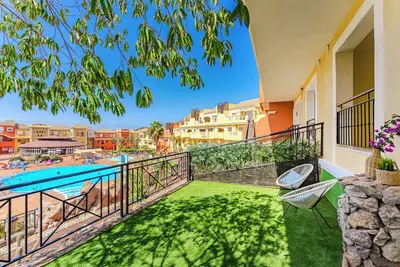 Image de Los Cristianos - Poolside Apartment with Large Terrace