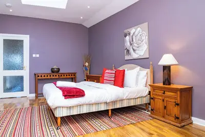 Image de Historic Hotel-Style 2br Home | Free Parking