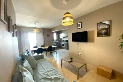 Image de 2Br Apt - 5mins walk to the Beach + Netflix access