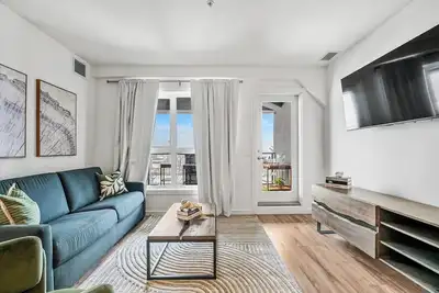 Image de City Comforts & Xl Balcony | 2br, Ac, Parking