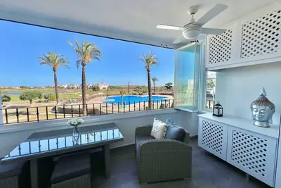 Image de Stunning apartment with a pool and golf view