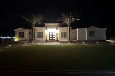 Image de Spacious 6-bedroom house with Ac, Large pool charming Buckeye