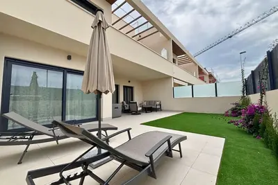 Image de Mediterranean Gardens 60: Ground floor with garden