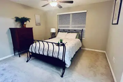 3-bedroom house in charming Riverview with Ac, WiFi. Enjoy your stay