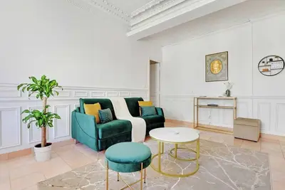 Image de Modern Art Deco Apartment Between Marais and Louvre