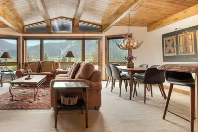 Image de Magical mountain escape tucked on the slopes of Aspen Mtn. pool/parking/wifi