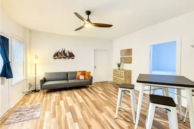 The Perfect Getaway 2-bedroom apartment in wonderful Sandusky with WiFi, Ac