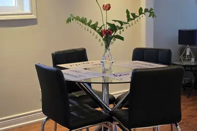 Image de Peaceful Toronto Hideaway family friendly with full kitchen