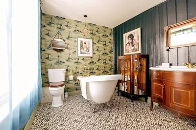 Image de Appartement-Vue sur Port-Salle de bain privée séparée