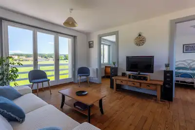 Image de Bel appartement lumineux tout confort avec terrasse et jardin, 3 chambres.