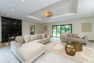 Image de Elegant 5-Bedroom Guest House