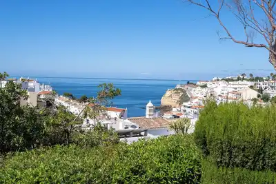 Image de Two bedroom, fabulous sea-view apartment on popular Monte Dourado resort.