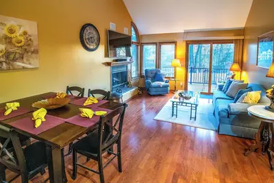 Image de The Glen, Perfect! Resort Core, Steps to Golf, Dog Friendly!