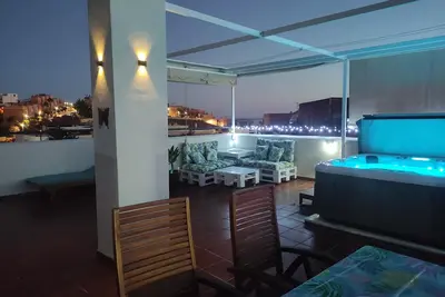 Image de Penthouse with large terrace (+jacuzzi) to enjoy the blissful temperatures.