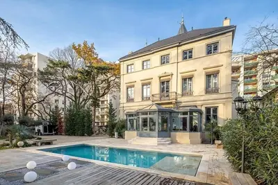 Image de Château unique et secret à Lyon Villeurbanne, Parc & Piscine