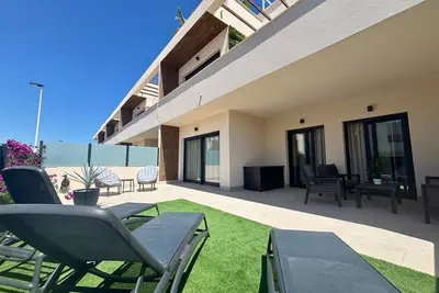 Image de Mediterranean Gardens 57: Ground floor with garden