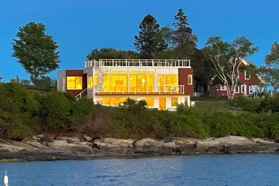 Image de Luxury Maine Living on Peaks Island at Water's Edge