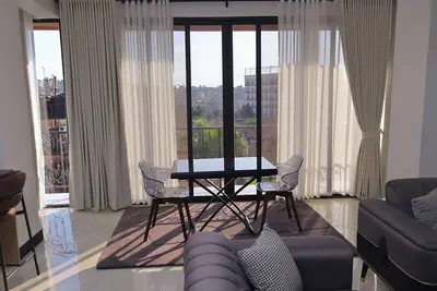 Image de 2-bedroom apartment in heart of  Kampala with Ac, WiFi, 24/7 Security service.